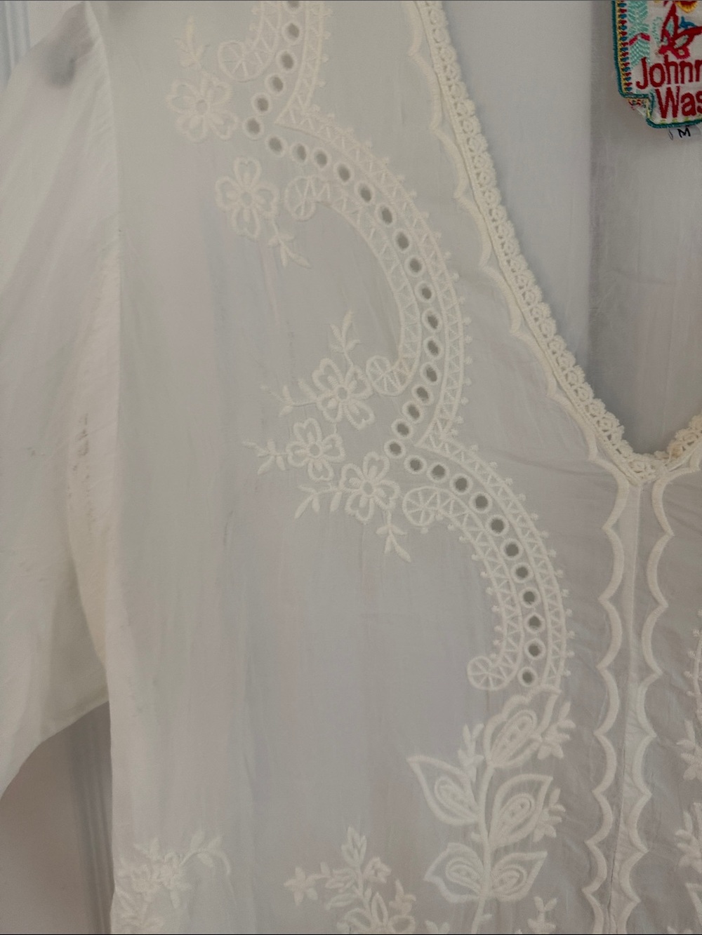 Johnny Was Cream Floral Embroidered V-Neck Tunic medium - Picture 4 of 13